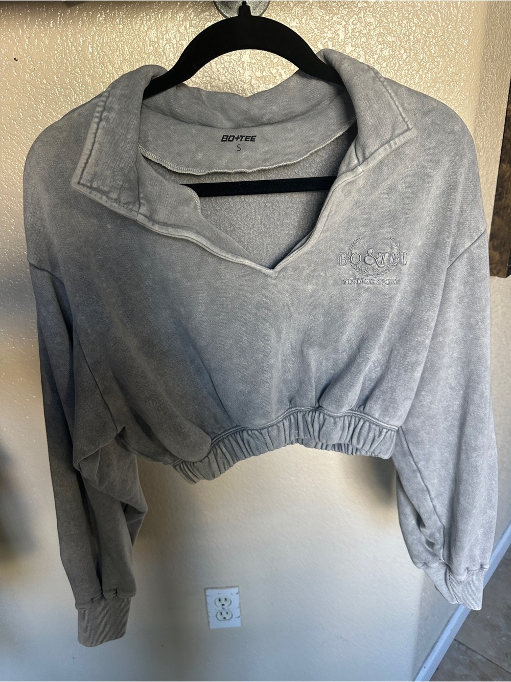 BO+TEE Women's Cropped Collared Sweatshirt - Washed Gray